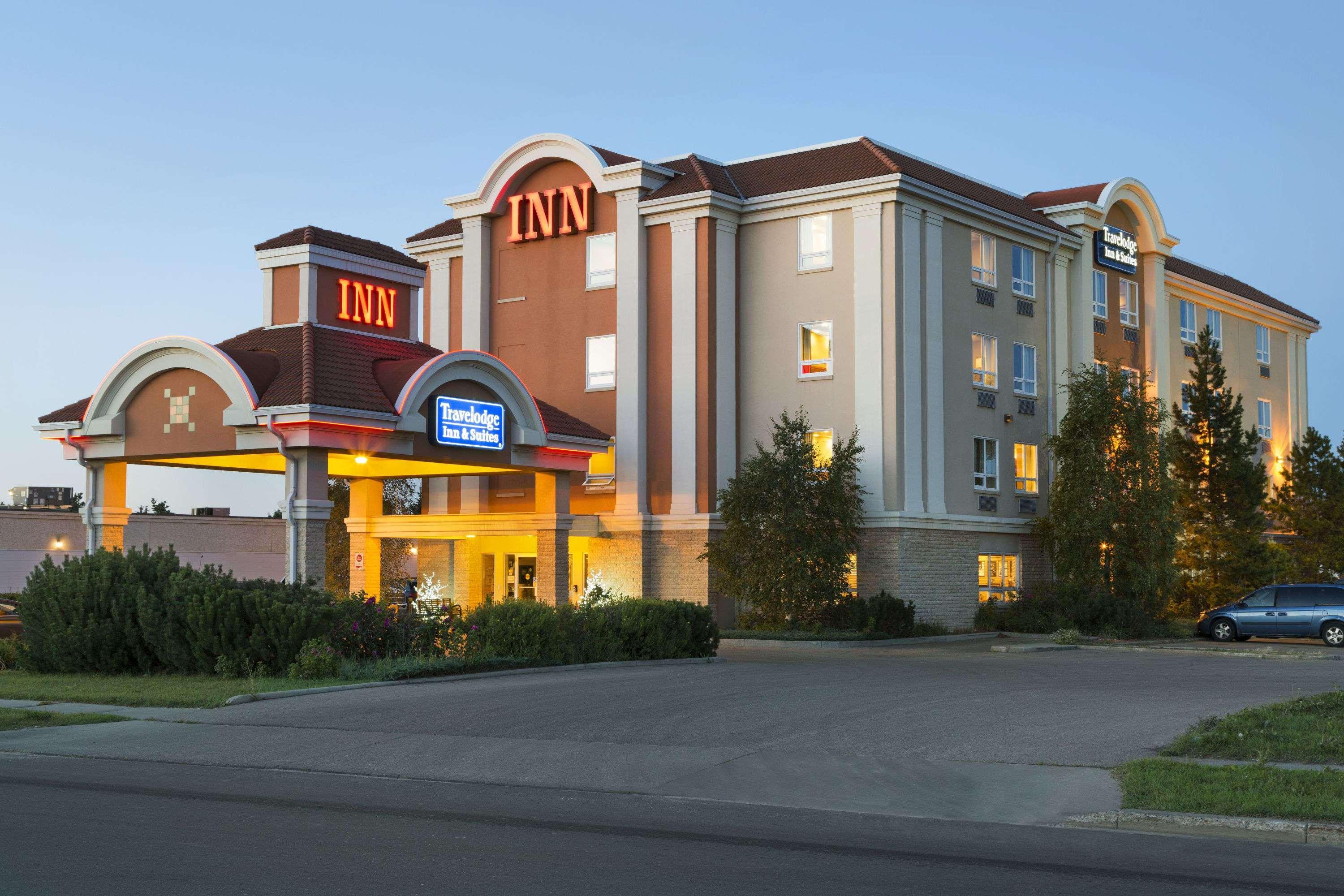 Travelodge By Wyndham Spruce Grove Exterior photo